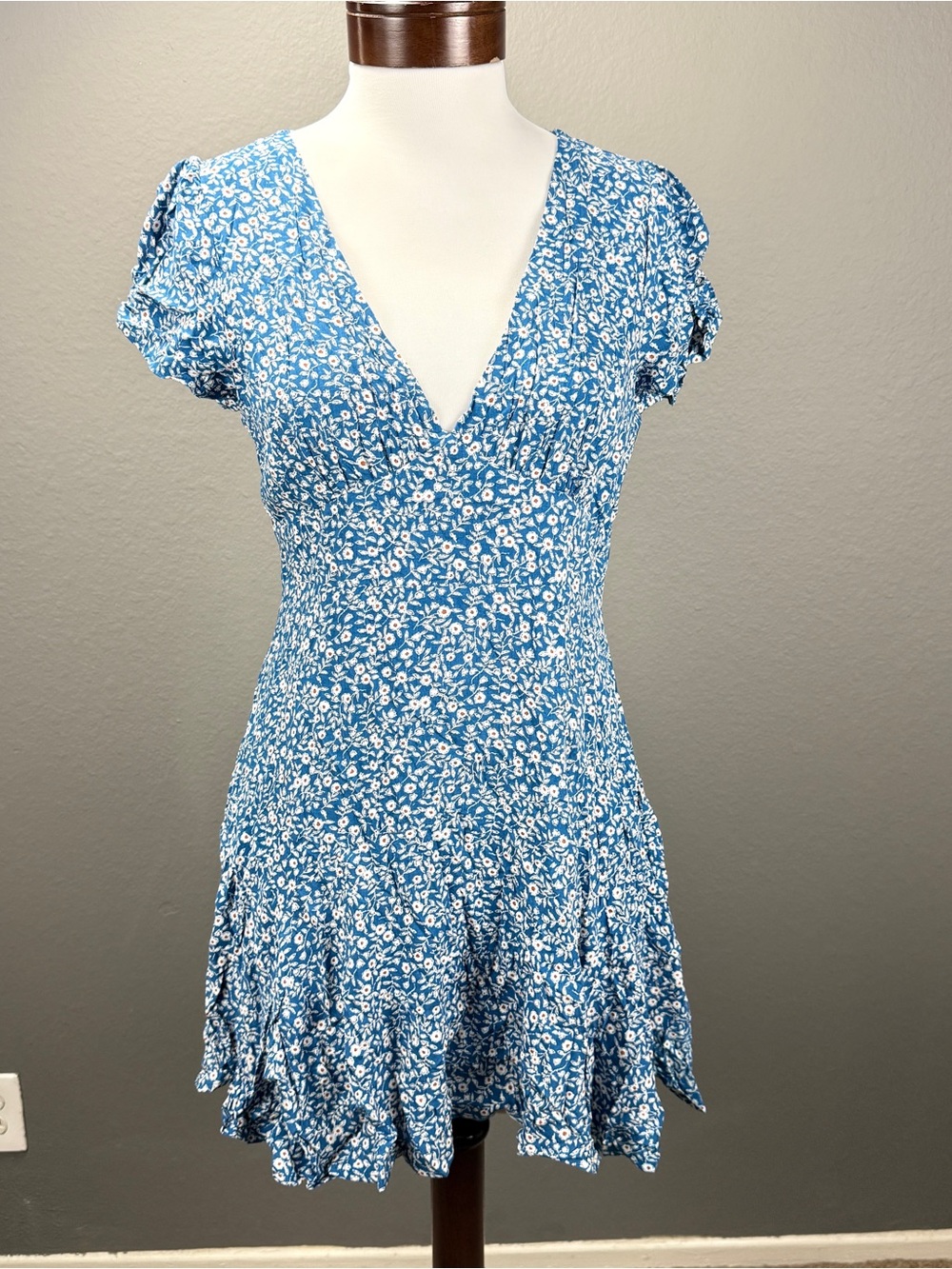 Princess Polly The Sting Blue Floral Mini Dress Puff Sleeve Ruffle NWT Sz S Boho